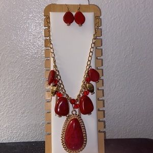 Statement red set!